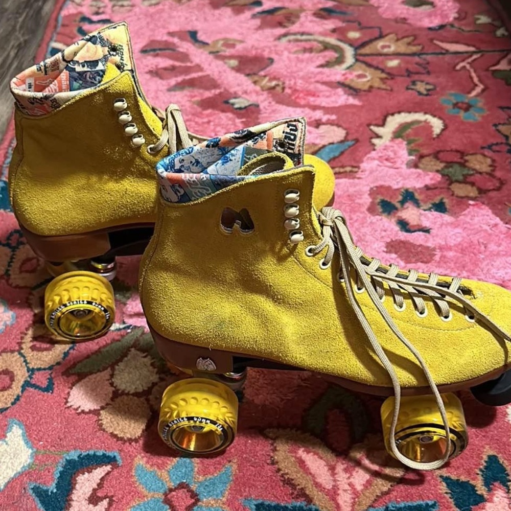 Moxi Lolly Pineapple suedes roller blades